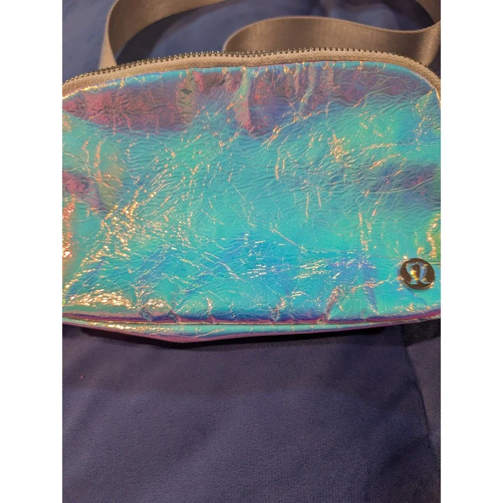 Lululemon Everywhere Belt Bag Women 1L Iridescent Holographic Crinkle Crossbody